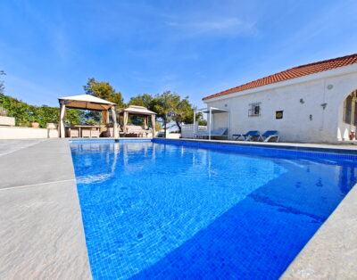 For Rent: Exclusive Mediterranean-Style 3BR Villa with Private Pool & Expansive Yard near La Zenia. Ref.: 64